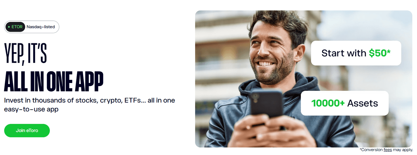 eToro reklámbanner, amely egy telefonját használó férfit mutat, mellette az all-in-one befektetési app üzenetével, 50 dolláros kezdési lehetőséggel és több mint 10 000 elérhető eszközzel.
