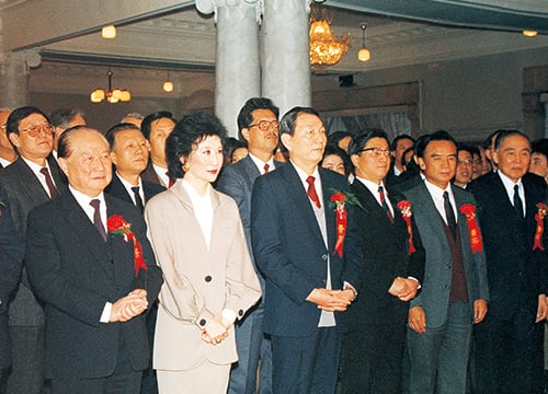 A Sanghaji Értéktőzsde újranyitása 1990-ben