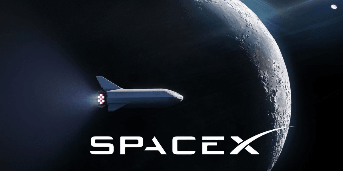 Spacey rakéta a hold mellett